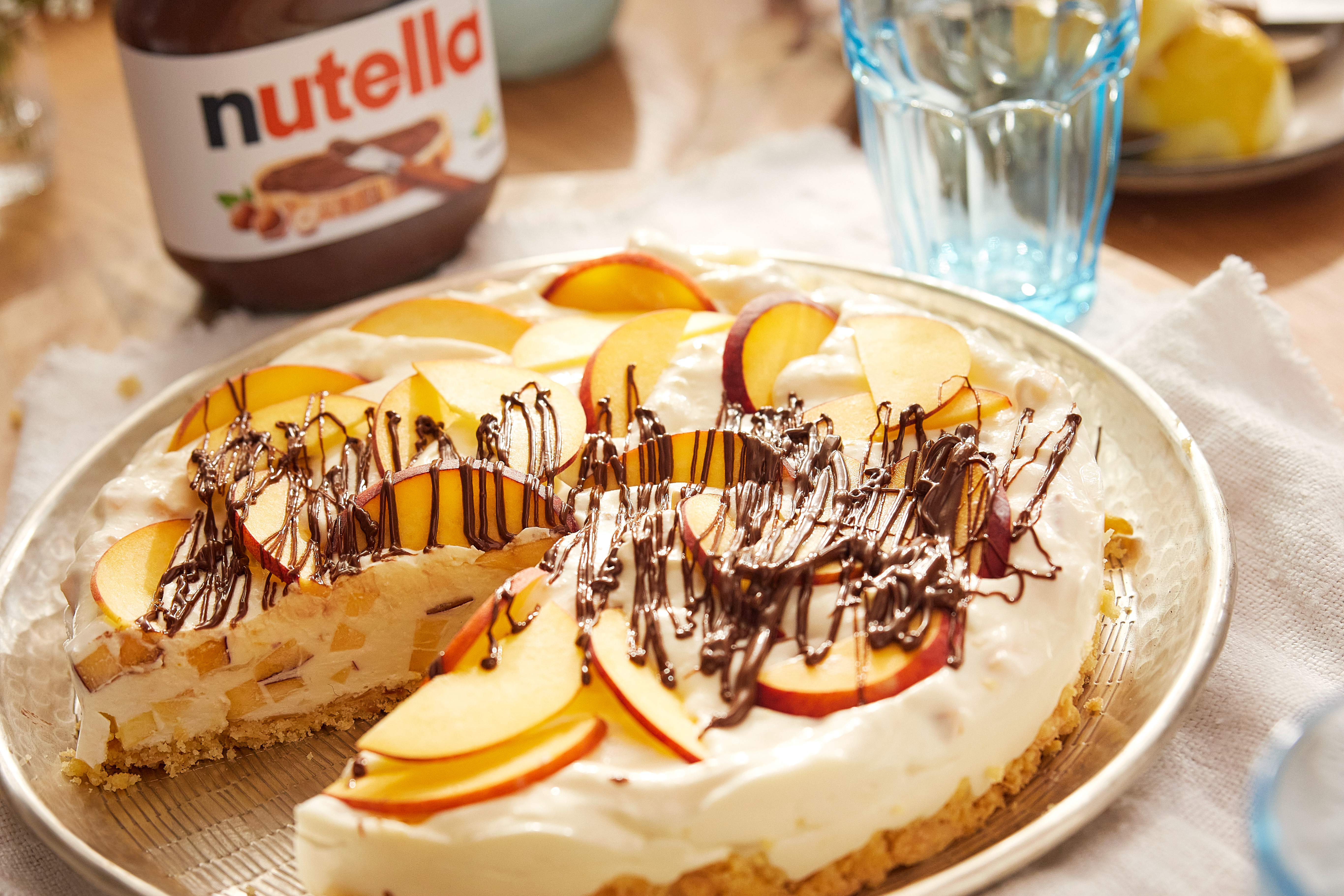 Pfirsich-Buttermilch-Torte mit nutella® | Cremiges Rezept