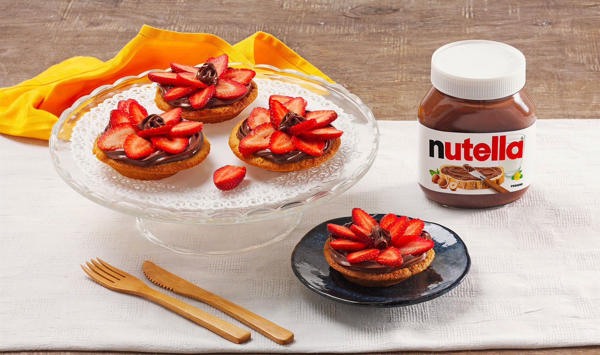 Nutella® ve Çilekli Mini Tartlar