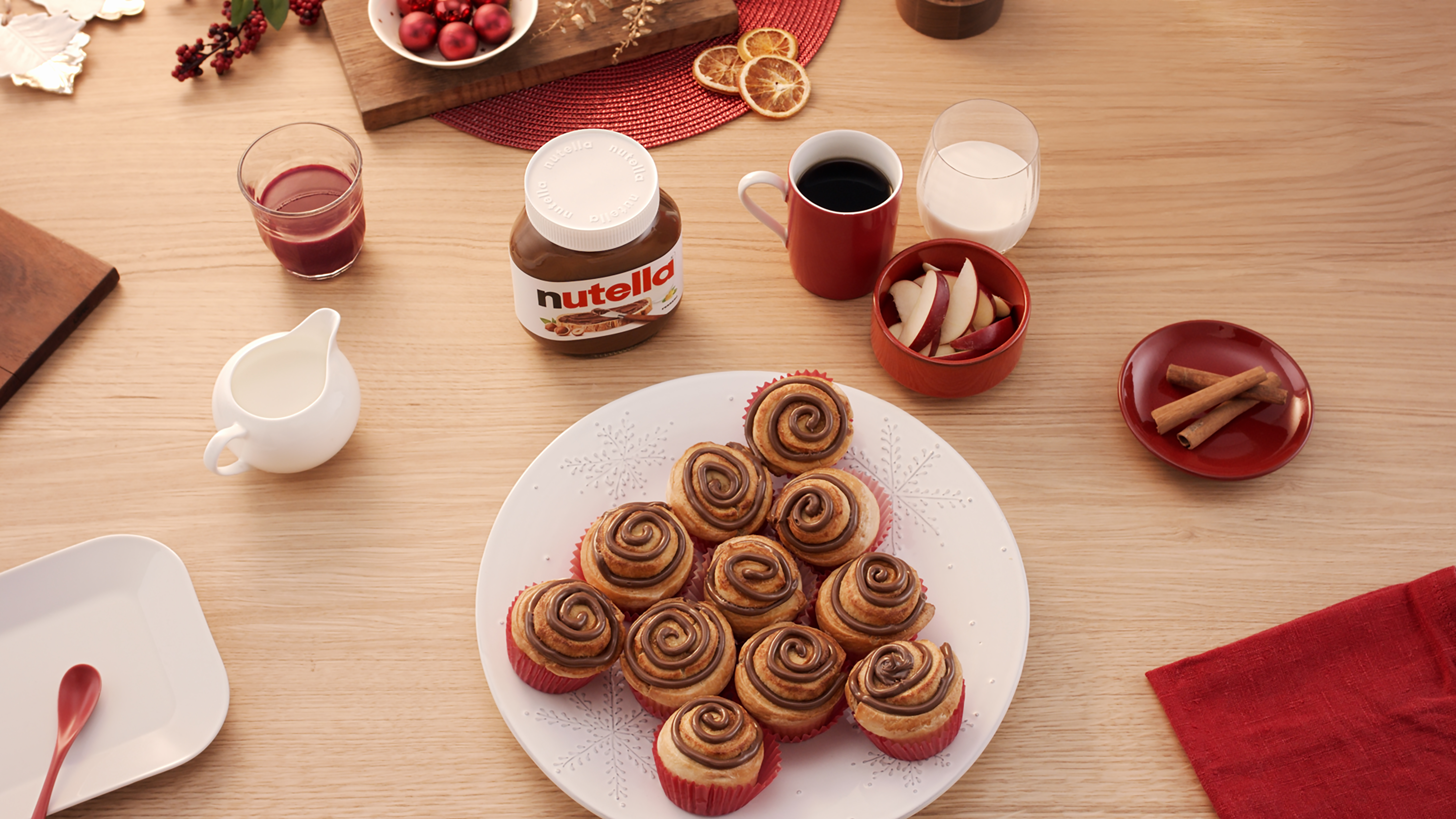 Christmas Cinnamon Rolls with Nutella® | Holiday Recipes